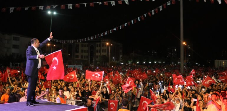 Toroslar, Ece Mumay ve Ogün Sanlısoy Konserine Ev Sahipliği Yapmaya Hazırlanıyor