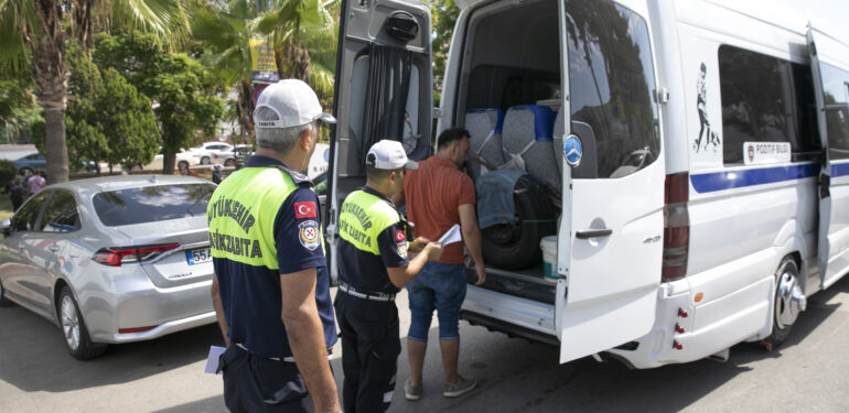 ÖĞRENCİLERİN GÜVENLİĞİ İÇİN SERVİS DENETİMLERİ ARTTI