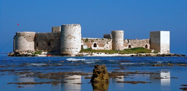 TATİL İÇİN EN İYİ ADRES: EKİM ÇİÇEĞİ MERSİN