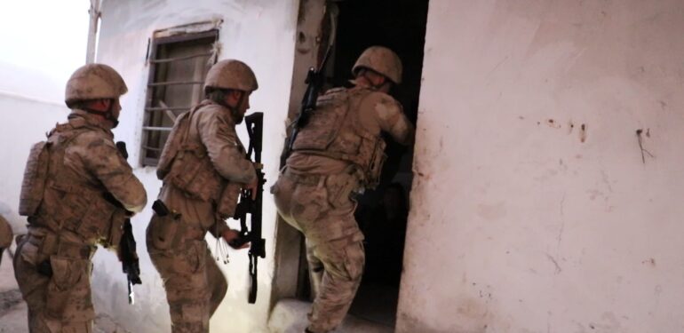 TERÖR ÖRGÜTÜNE YÖNELİK ÜLKE GENELİNDE KAHRAMANLAR OPERASYONU!