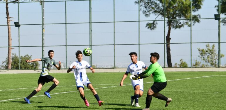 YENİŞEHİR BELEDİYESİ U16 FUTBOL TAKIMI NAMAĞLUP LİDER