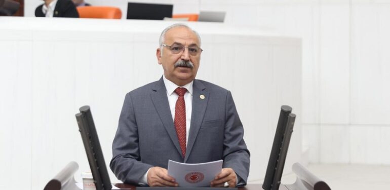 CHP’Lİ DİNÇER’DEN ÖĞRETMENLERE İKRAMİYE İÇİN KANUN TEKLİFİ