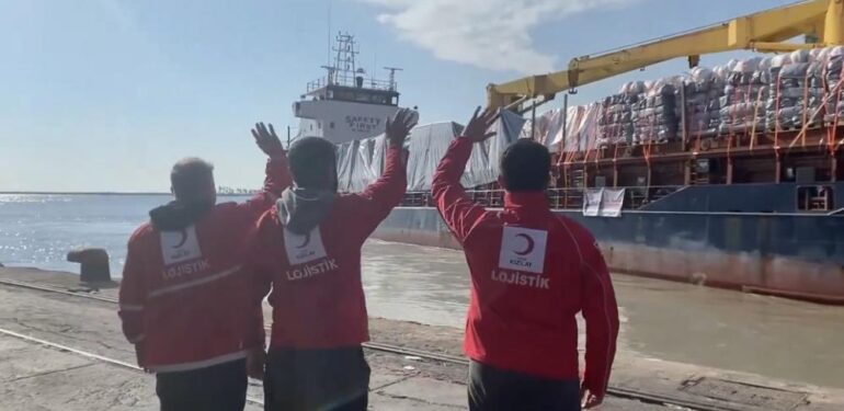 GAZZE’YE YARDIM GEMİSİ MERSİN’DEN HAREKET ETTİ