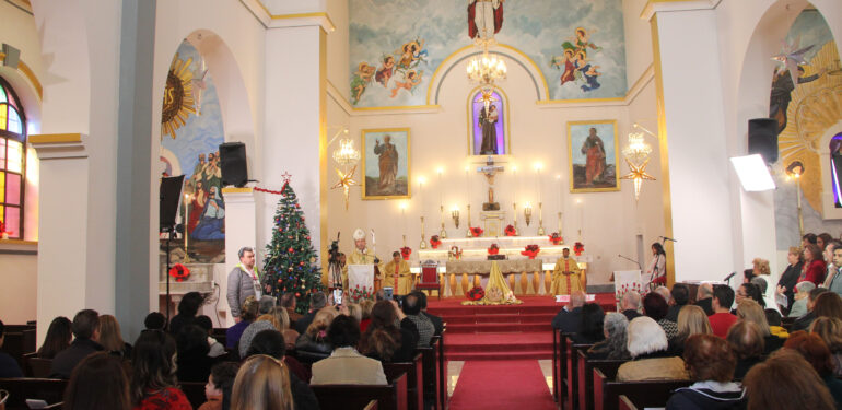 170 yıllık kilisede Noel ayini