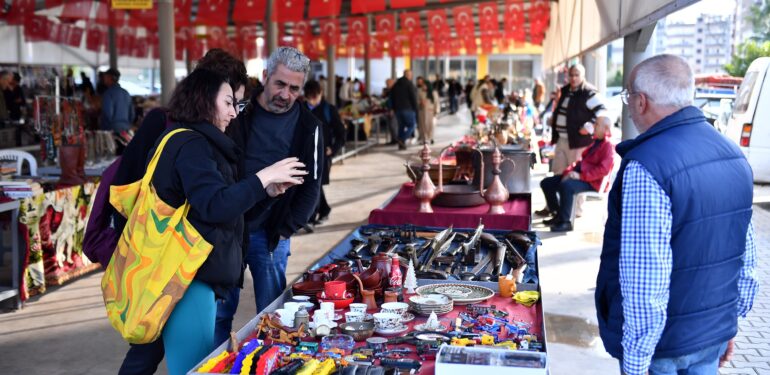 Antika tutkunları Antika Pazarında buluştu