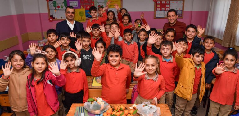 Mersin’deki okullardaki çocuklara 100 ton narenciye dağıtılacak