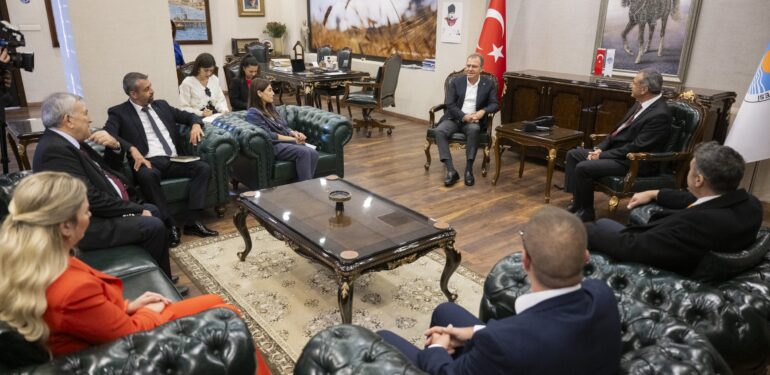 Gazimağusa Belediye Başkanı ve meclis üyeleri Mersin’de