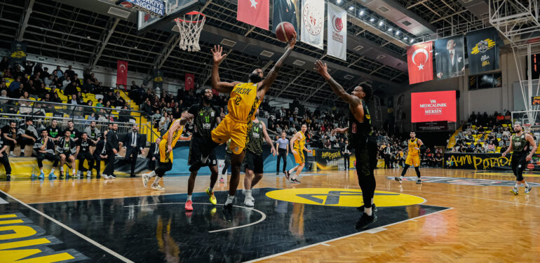CARETTALAR, KONYASPOR’U 71-64 YENDİ
