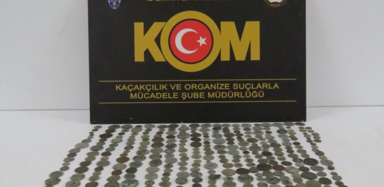 Mersin’de bir evde çok miktarda tarihi eser ele geçirildi