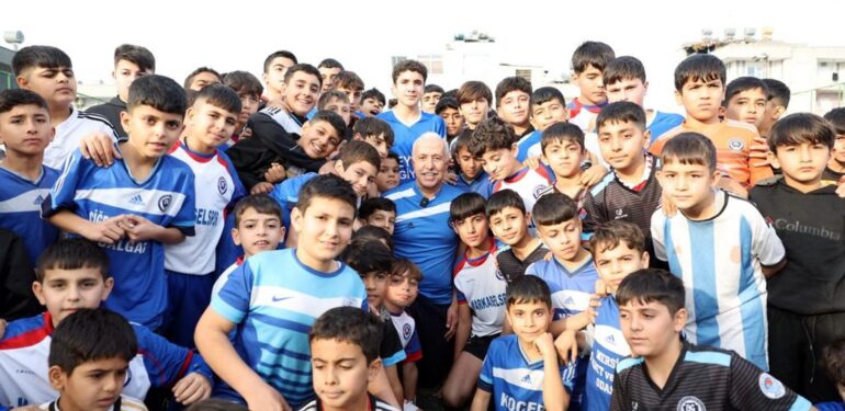 Başkan Gültak çocuklarla idman yaptı