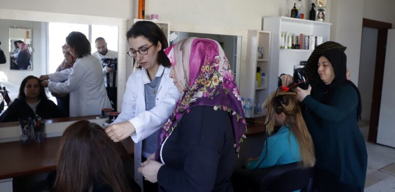 Akdenizli kadınlar, kültür ve sanat evlerinde hayata bağlanıyor