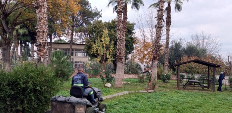 Akdeniz’de park ve yeşil alanlar yenileniyor