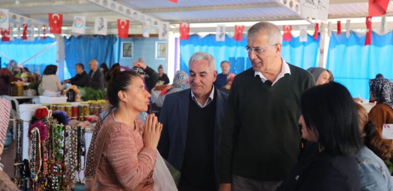 ÜRETİCİ KADINLARDAN BAŞKAN TARHAN’A SEVGİ GÖSTERİSİ