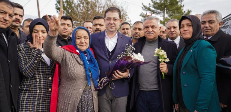 GÜLNAR’I ZİYARET EDEN CUMHUR İTTİFAKI BÜYÜKŞEHİR ADAYI SOYDAN: “ARADIĞINIZ MERSİN’E ŞU ANDA ULAŞILAMIYOR”