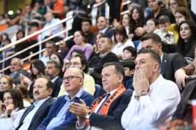 Başkan Özyiğit, “Avrupa şampiyonluğu yolunda takımımızın yanındayız” (2)