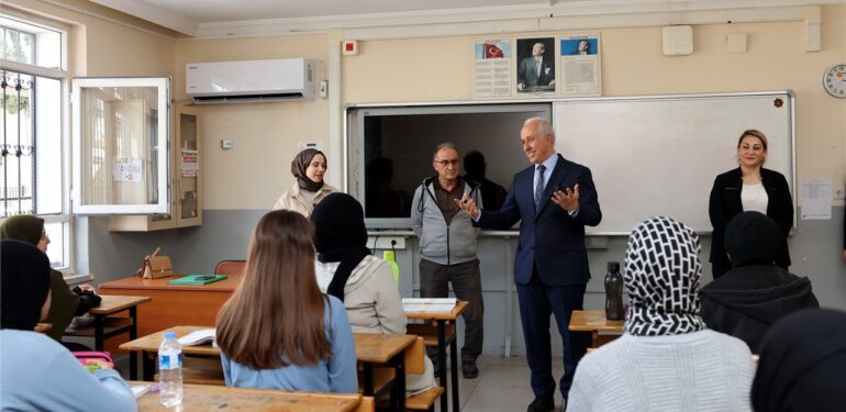 Başkan Gültak’tan üniversite sınavına hazırlanan öğrencilere destek