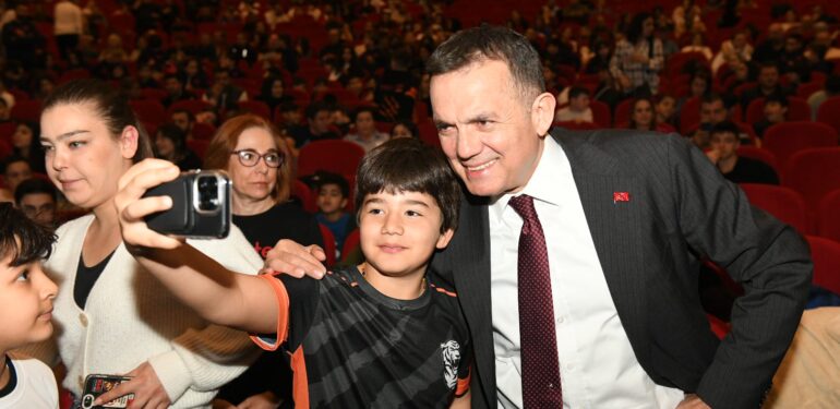 Yenişehir Belediyesi 8 ilden 500 öğrenciyi robot yarışmasında buluşturdu