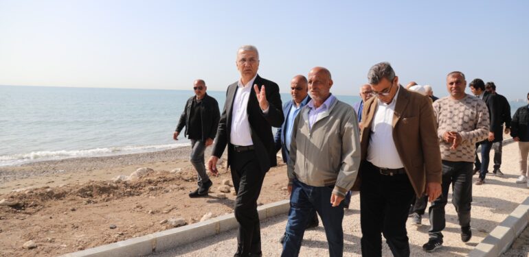 BAŞKAN TARHAN, “YARIM KALAN SAHİL YOLUNU YENİLİYORUZ”