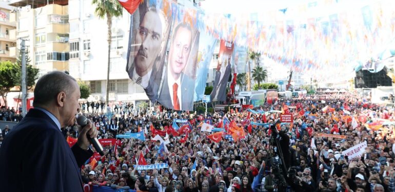 CUMHURBAŞKANI ERDOĞAN’IN MERSİN MİTİNGİNE 85 BİN KİŞİ KATILDI!