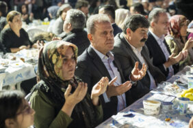 BAŞKAN SEÇER TOROSLAR HALKIYLA İFTAR YAPTI (12)