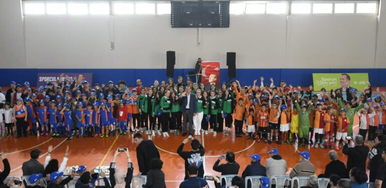 BAŞKAN ÖZYİĞİT, SPORCU ÇOCUKLAR VE AİLELERİYLE BULUŞTU