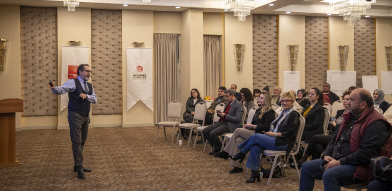DEMOKRATİK YEREL YÖNETİM İÇİN SİVİL KATILIMIN GÜÇLENDİRİLMESİ PROJESİ SÜRÜYOR