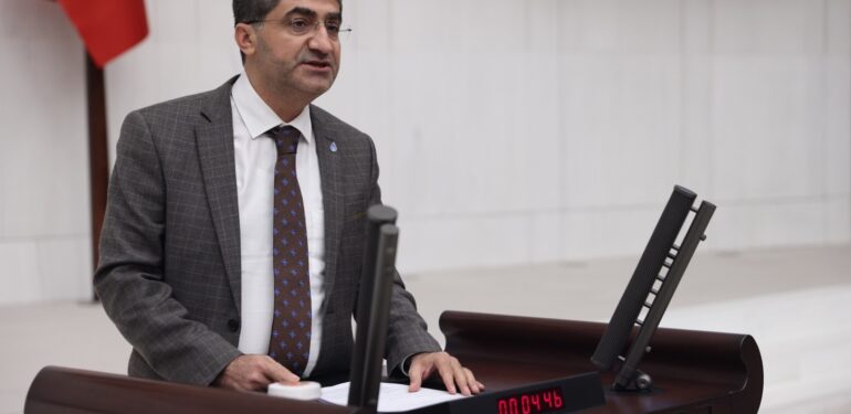 MERSİN MİLLETVEKİLİ EKMEN: “ÇUKUROVA HAVALİMANI’NI ADANA LOBİSİ Mİ ENGELLİYOR?”