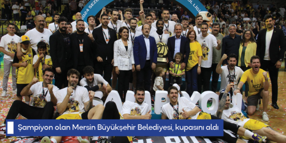 Şampiyon olan Mersin Büyükşehir Belediyesi, kupasını aldı