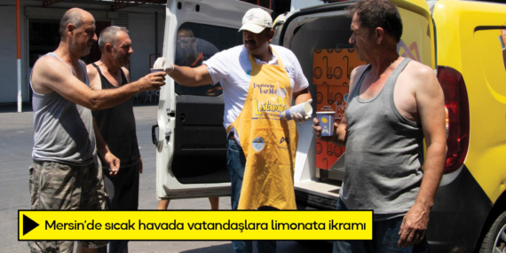 Mersin’de sıcak havada vatandaşlara limonata ikramı