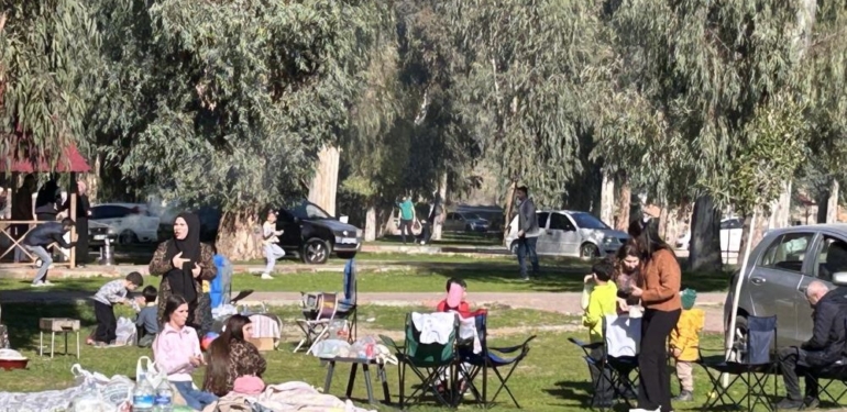 Mersinliler sıcak havayı fırsat bilip piknik yaptı