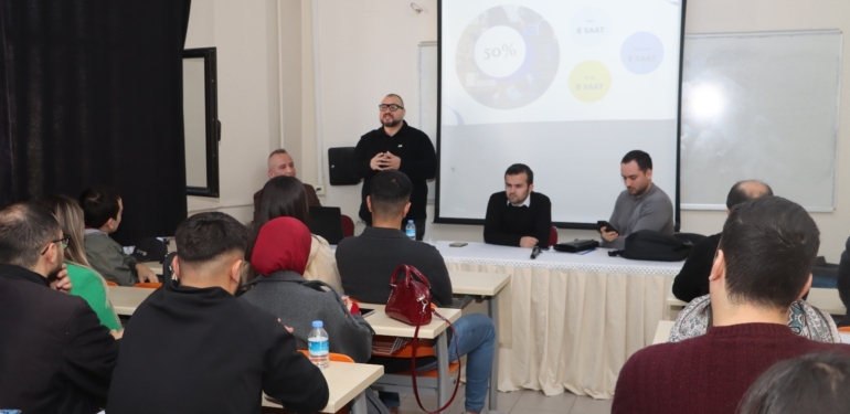 Kariyer Merkezi öğrencilerle buluşmaya devam ediyor