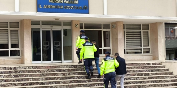 Mersin’de gasp olayına karışan 2 şüpheli yakalandı