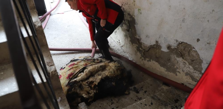 Mersin’deki ev yangını itfaiye ekiplerince söndürüldü