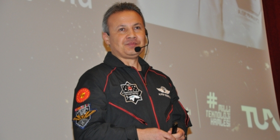 Türkiye’nin ilk astronotu Alper Gezeravcı memleketi Silifke’de öğrencilerle buluştu