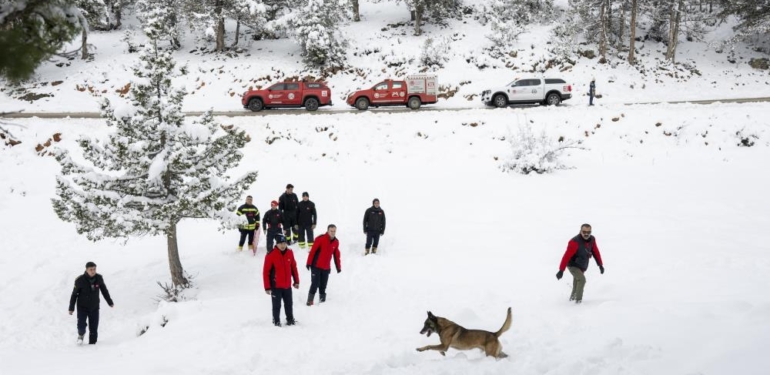 Mersin itfaiyesinden kar üstünde nefes kesen tatbikat