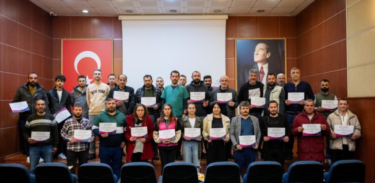 Mersin’de ev hayvanları satış yeri sahiplerine eğitim verildi