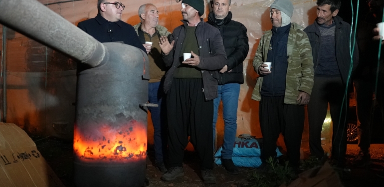 Mersin’de zirai dona karşı sobalar yakılmaya devam ediyor