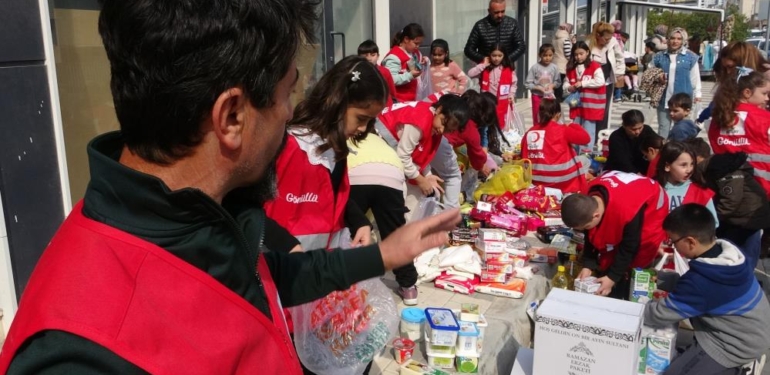 Ramazan ayı nedeniyle çocuklar örnek bir çalışmaya imza attı