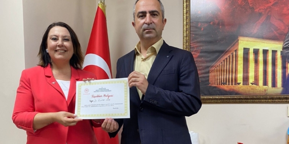 “Toroslar’dan Gelen Sağlık” 25. bölüme ilerlerken: Dr. Ruhsar Uçar’a teşekkür belgesi