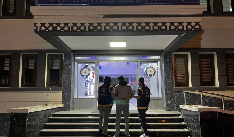 Tarsus’ta sanayi sitesindeki 5 aracı kundaklayan şüpheli yakalandı