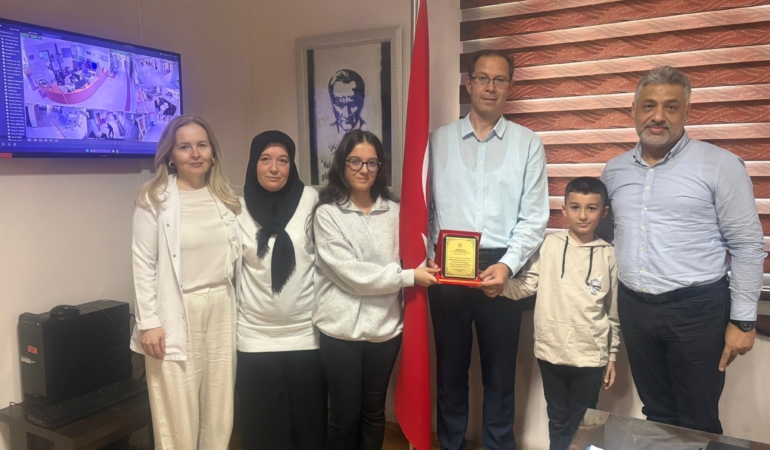 Silifke’de anne yüreğinden anlamlı bağış: “Benim çocuğum bir yatakla hayata döndü; şimdi başkaları iyileşsin”