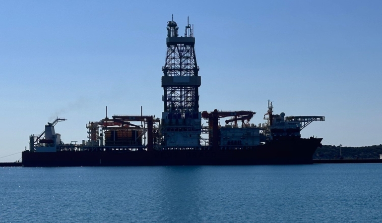 TPAO’nun 5. sondaj gemisi ‘West Draco’ Taşucu Limanı’na yanaştı