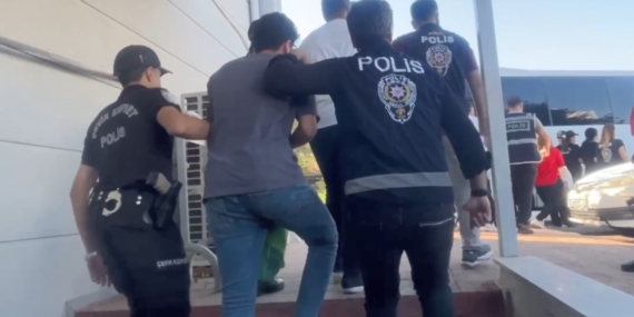 Mersin’de sosyal medya dolandırıcılık şebekesine operasyon: 5 tutuklama