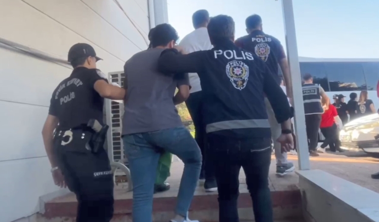 Mersin’de sosyal medya dolandırıcılık şebekesine operasyon: 5 tutuklama