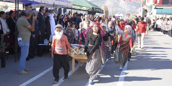 Bozyazı’da 29 Ekim coşkusu: Meydan doldu, alkışlar hiç dinmedi