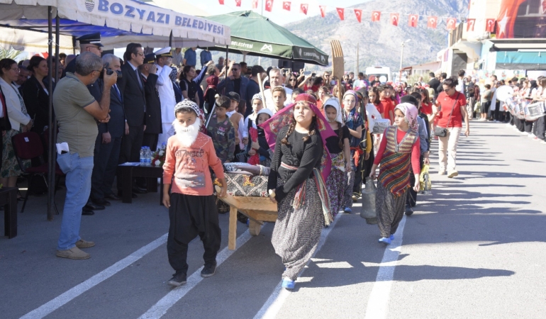 Bozyazı’da 29 Ekim coşkusu: Meydan doldu, alkışlar hiç dinmedi