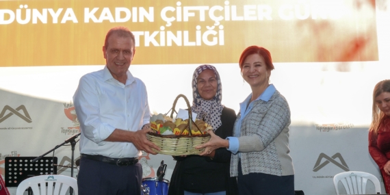 “Dünya Kadın Çiftçiler Günü”nde 6 bin üretici kadın buluştu: “Siz üretin, biz her alanda destekleyelim”