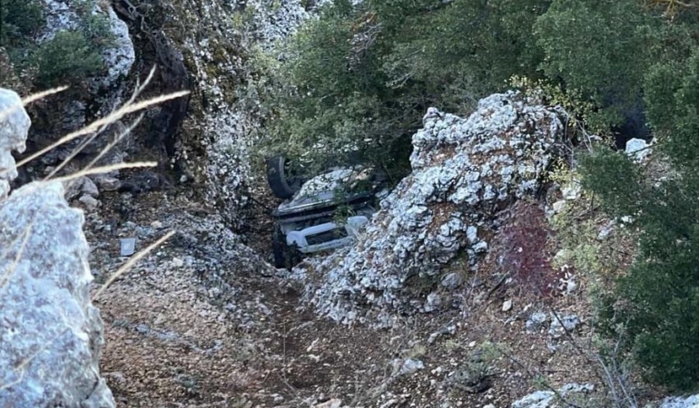 Erdemli’de otomobil 30 metrelik uçuruma yuvarlandı: Sürücü hayatını kaybetti
