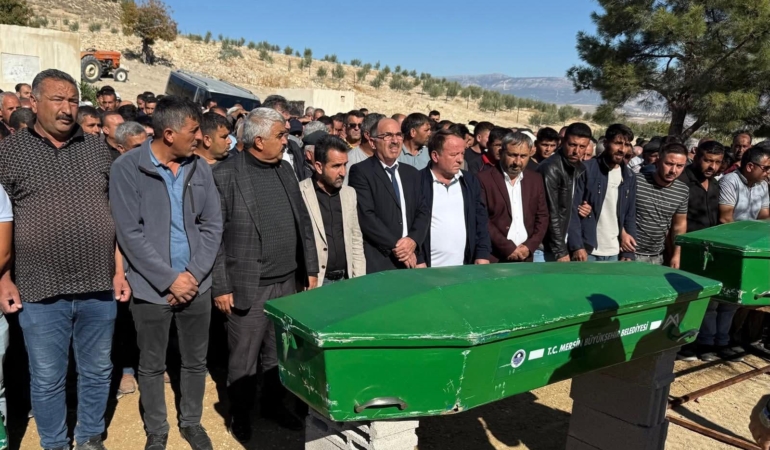 Gülnar’daki kazada yaşamını yitiren 3 kişi Mut’ta toprağa verildi