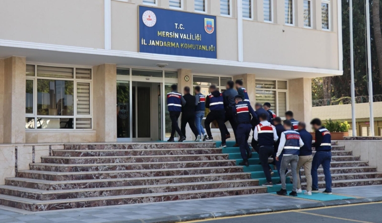Mersin’de aranan şahıslara eş zamanlı operasyon: 34 tutuklama